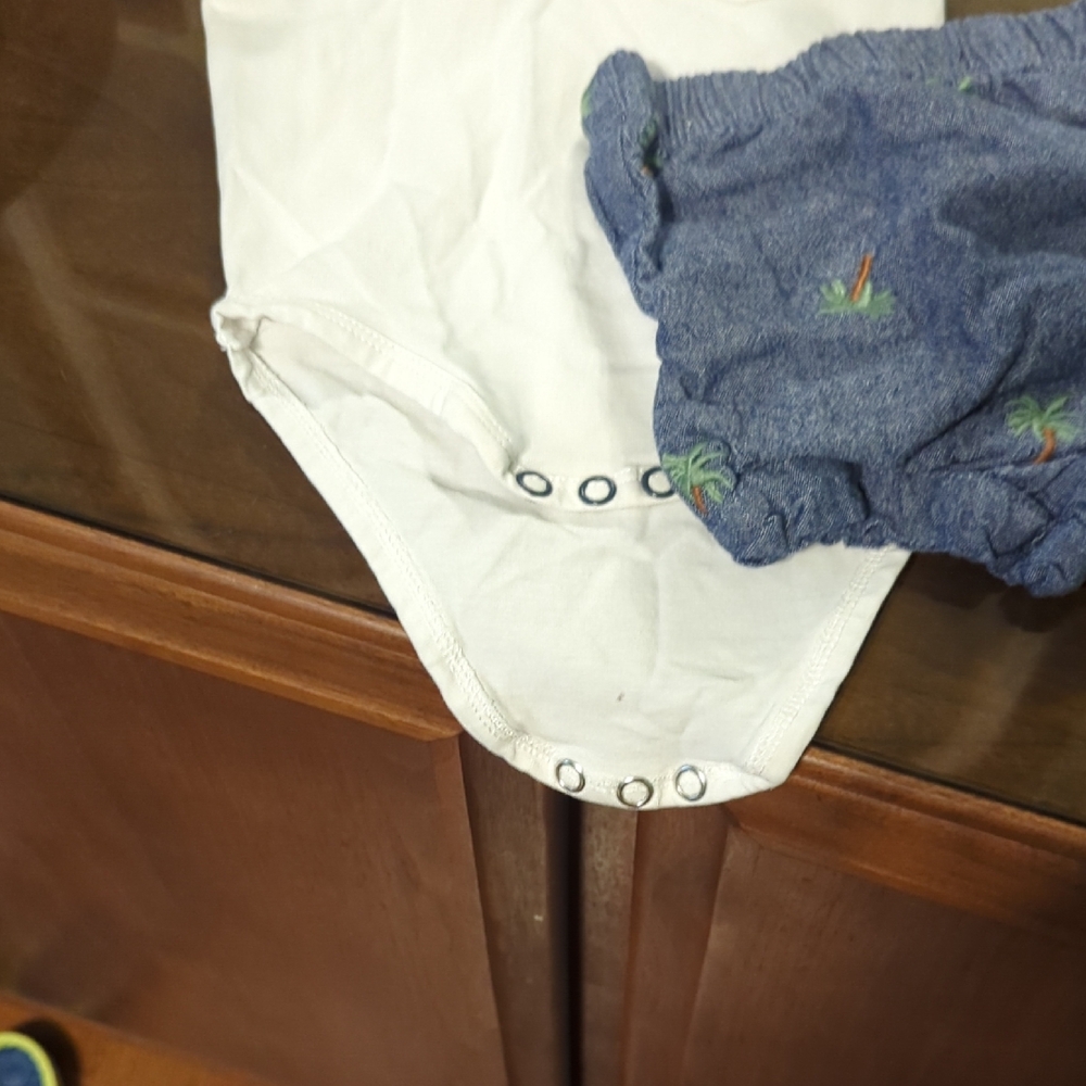 Tommy Bahama Matching Set - Picture 4 of 5